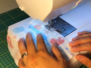 Ich nähe nah am Rand ca. 1/2 Nähfuß breit.